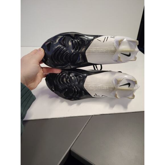 Nike Men’s 8.5 Vapor Edge Pro 360 2 Black/White Football Cleats DA5456-001